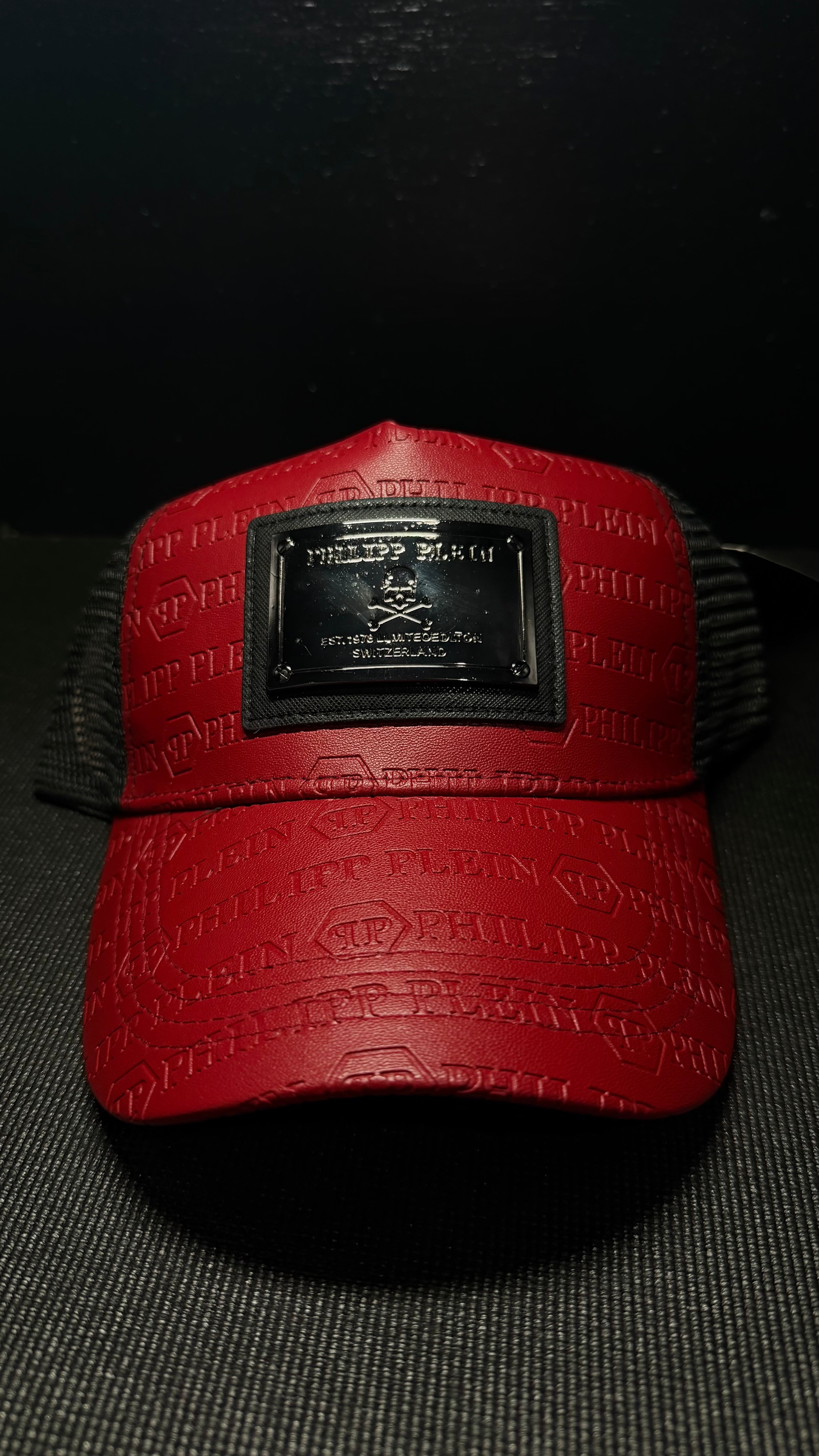 PHILIPP PLEIN gorra negra y rojo