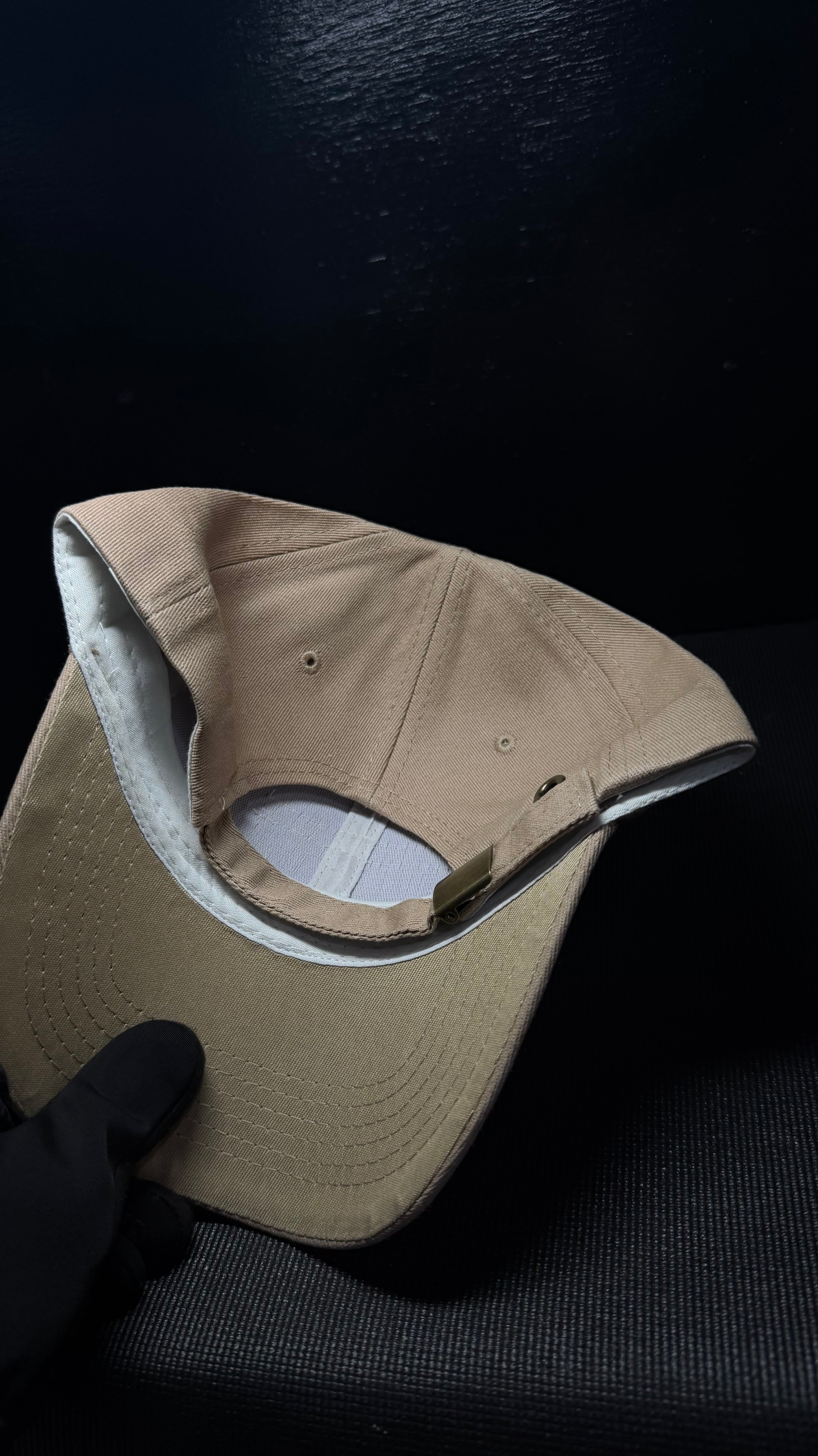 ESSENTIALS gorra beige