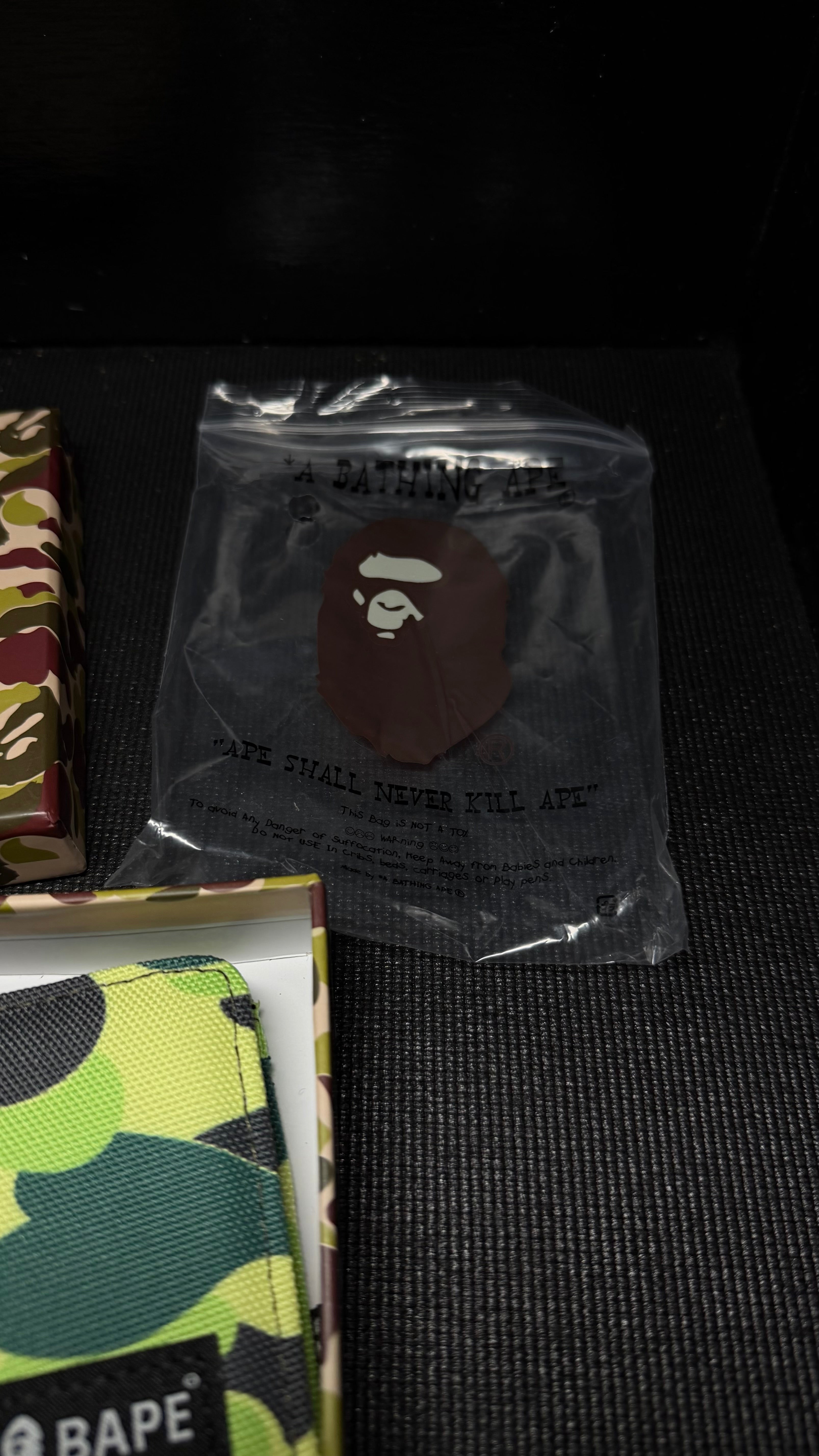 BAPE billetera verde
