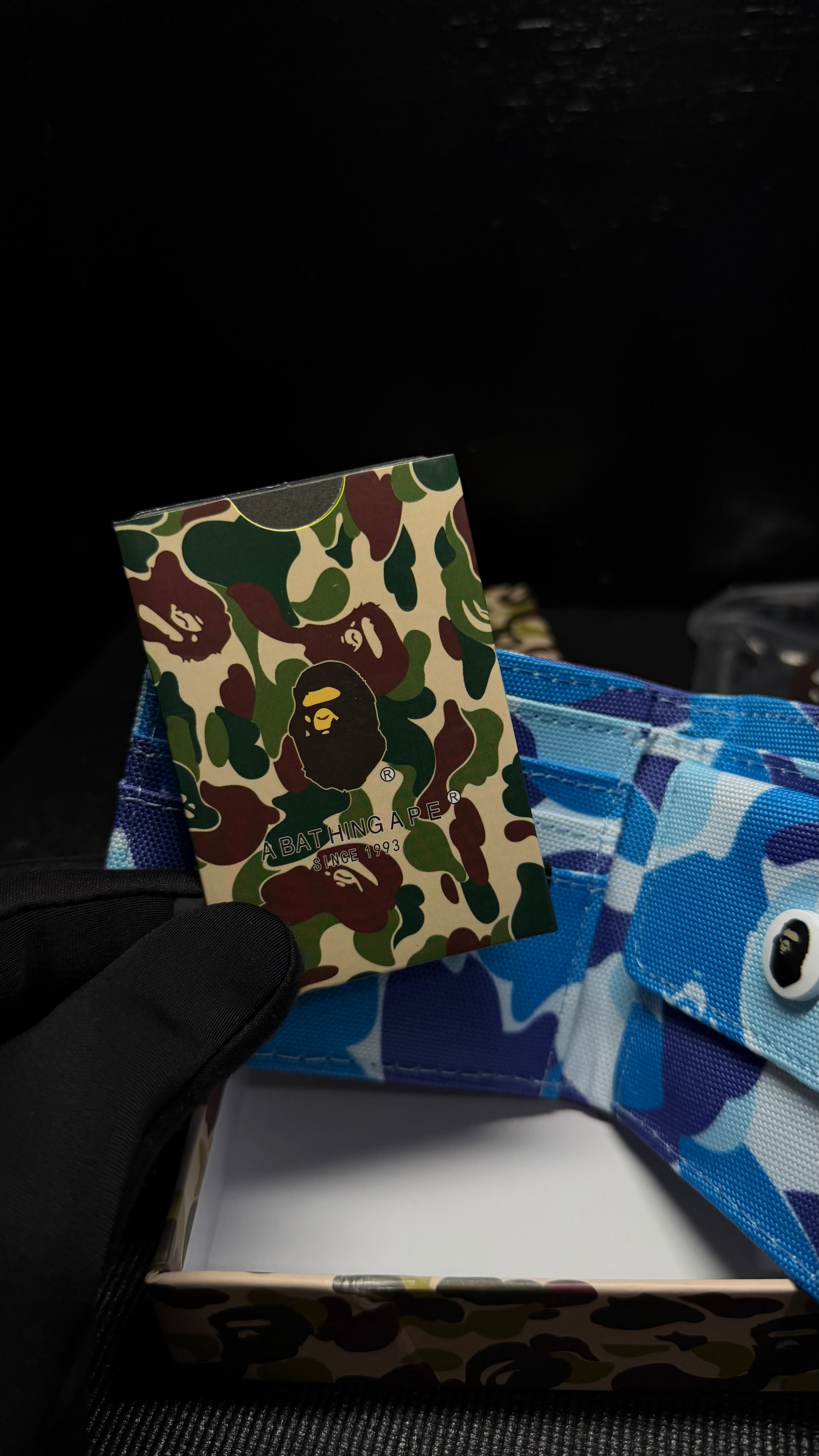 BAPE billetera azul