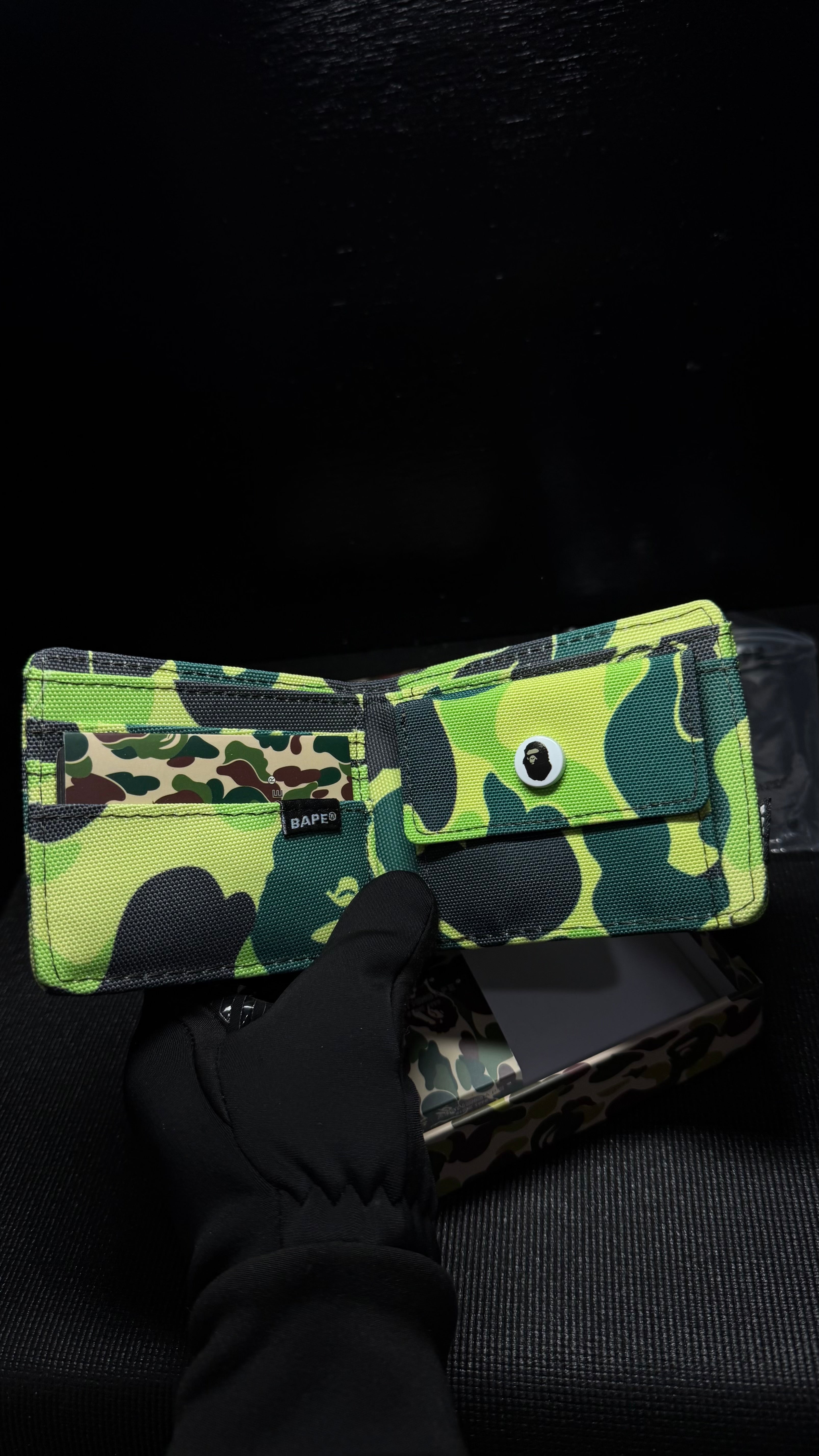 BAPE billetera verde