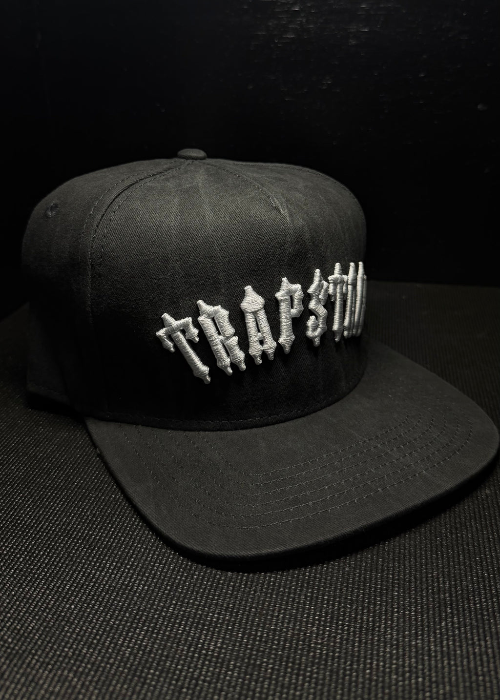 TRAPSTAR gorra negra