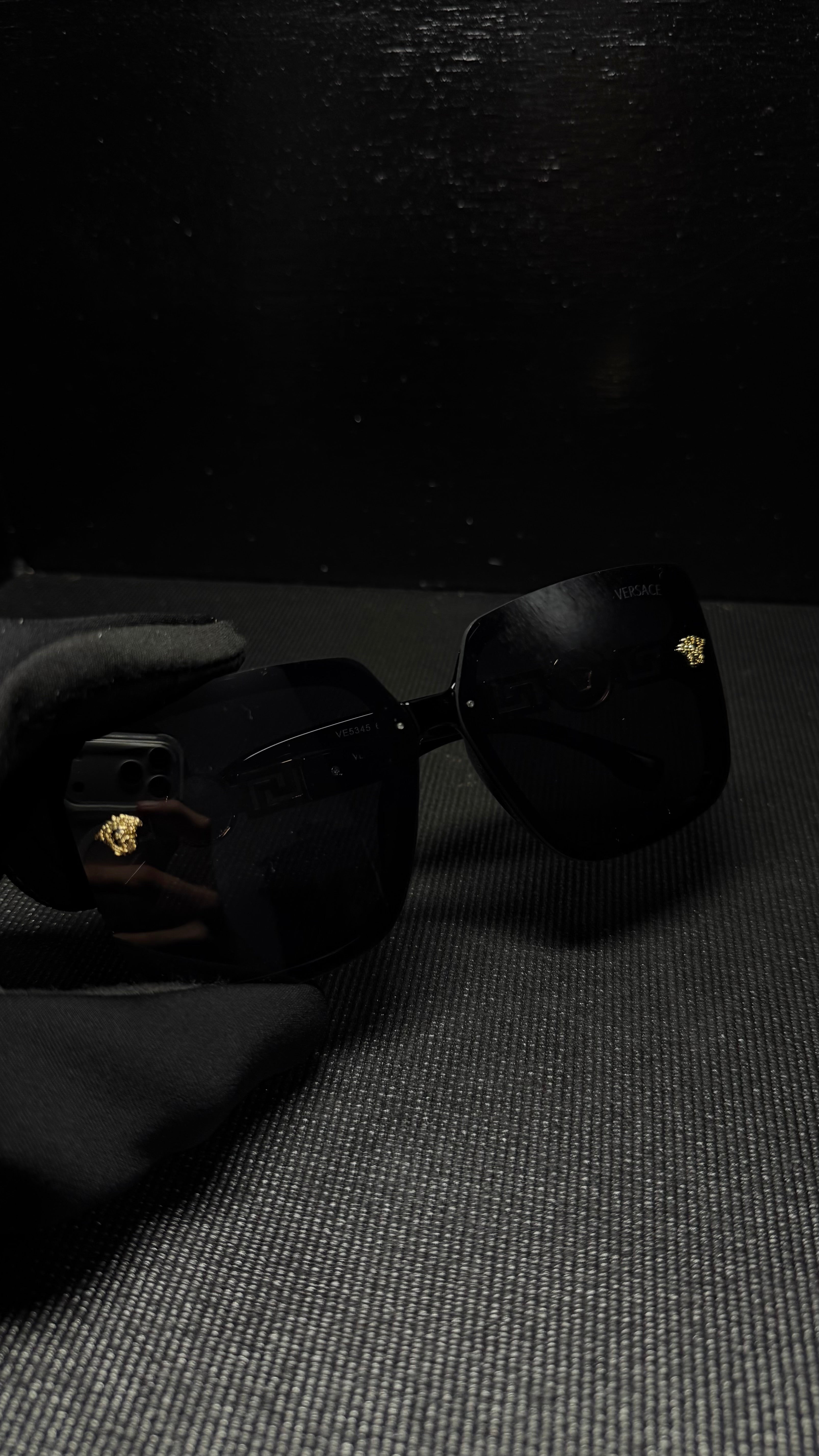 VERSACE gafas negro y dorado