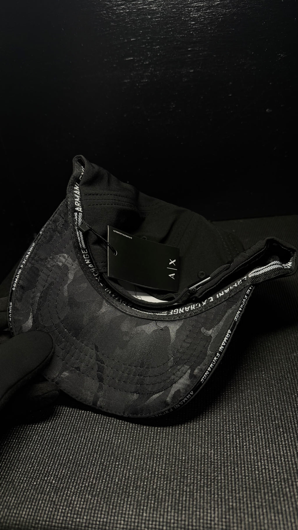 ARMANI EXCHANGE gorra negra