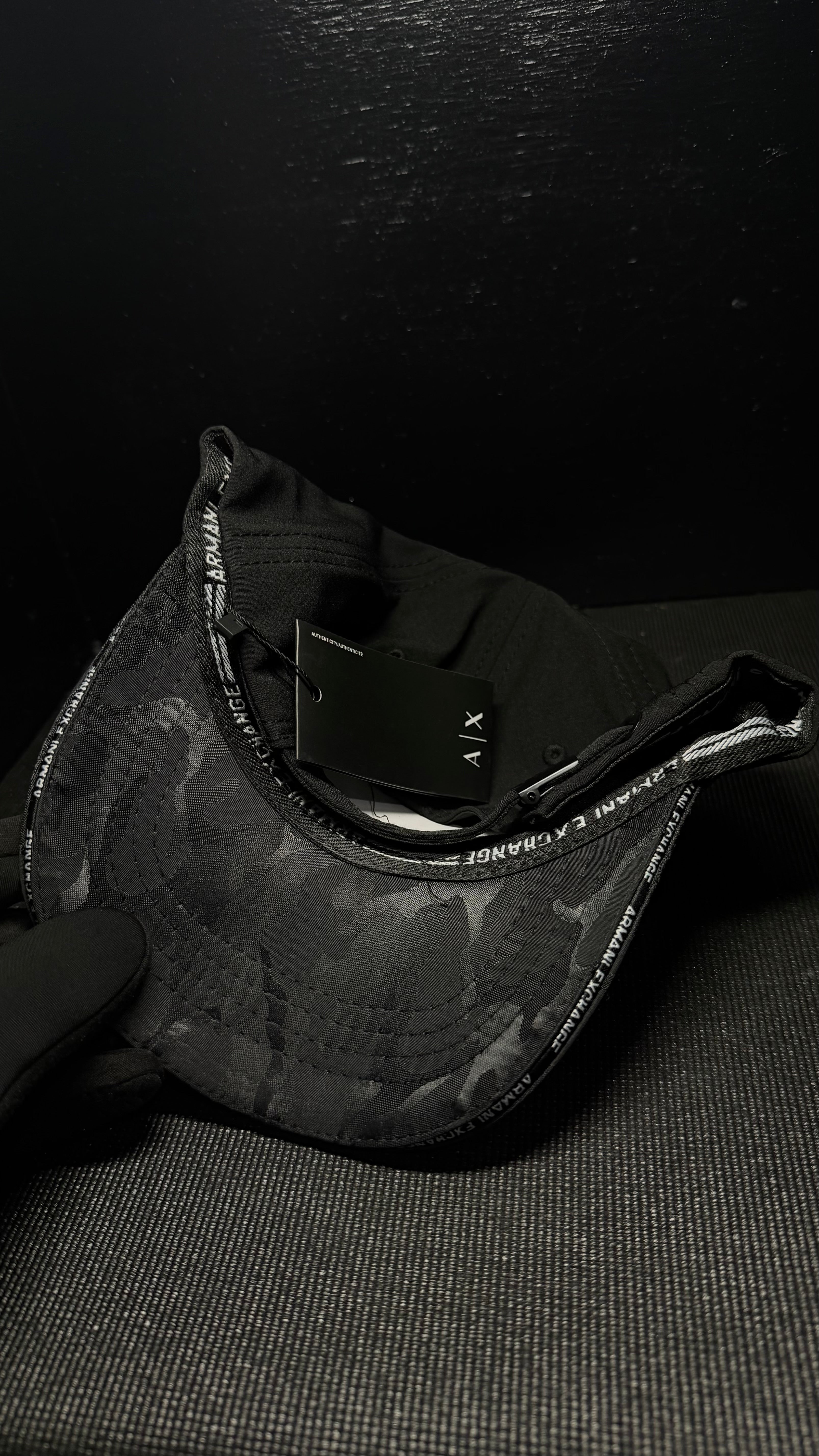 ARMANI EXCHANGE gorra negra