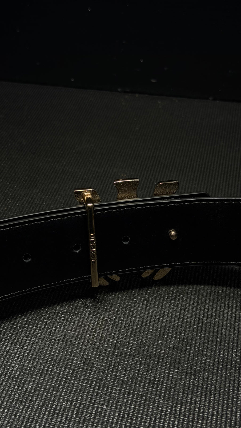 AMIRI cincho Logo DORADO