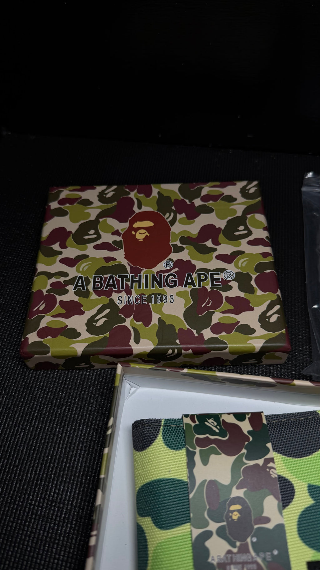 BAPE billetera verde