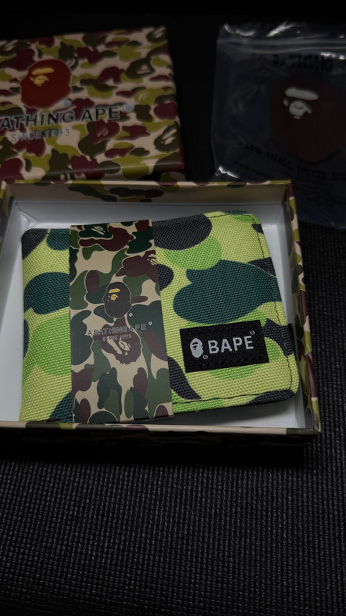 BAPE billetera verde