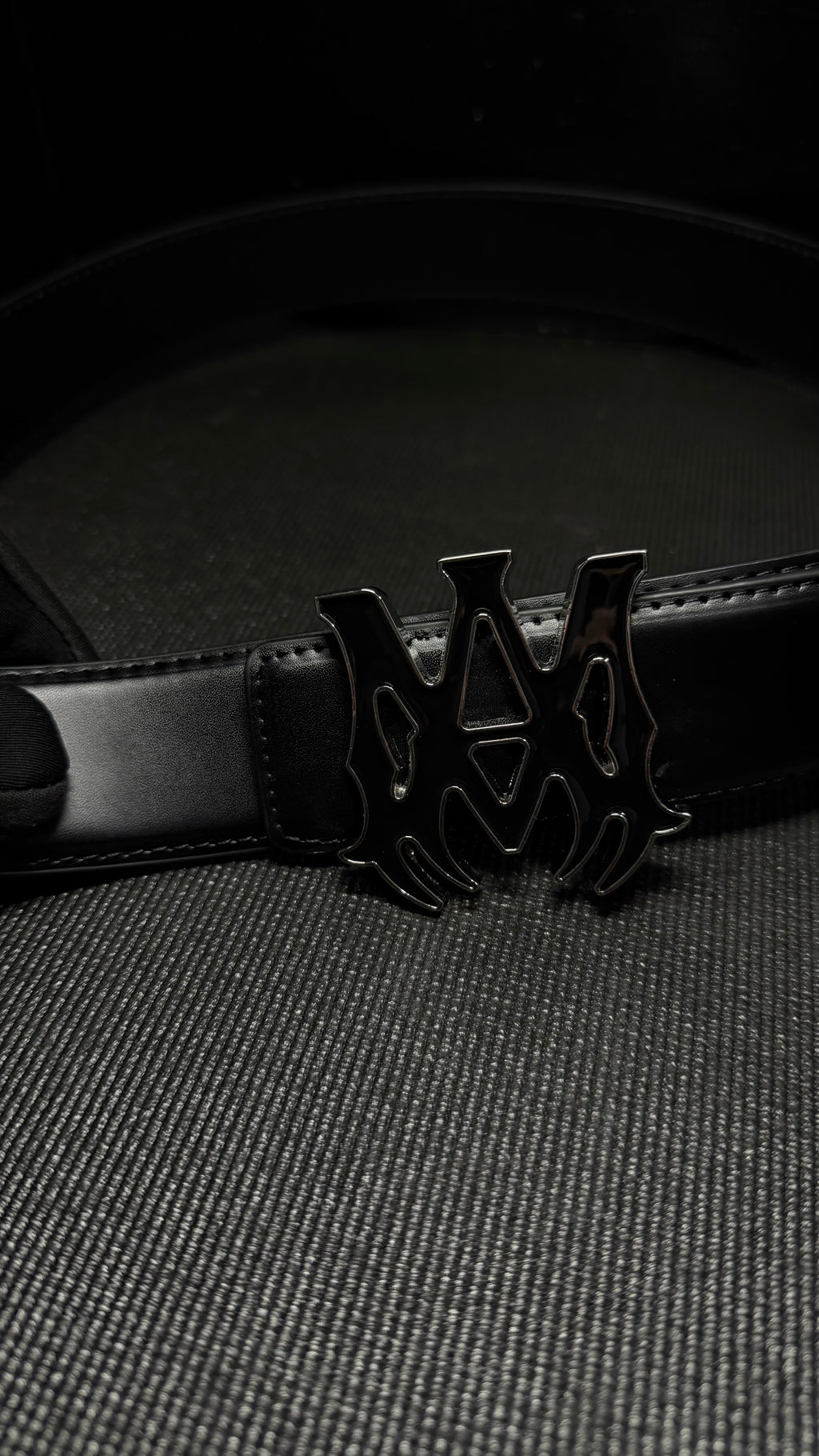 AMIRI cincho logo plateado