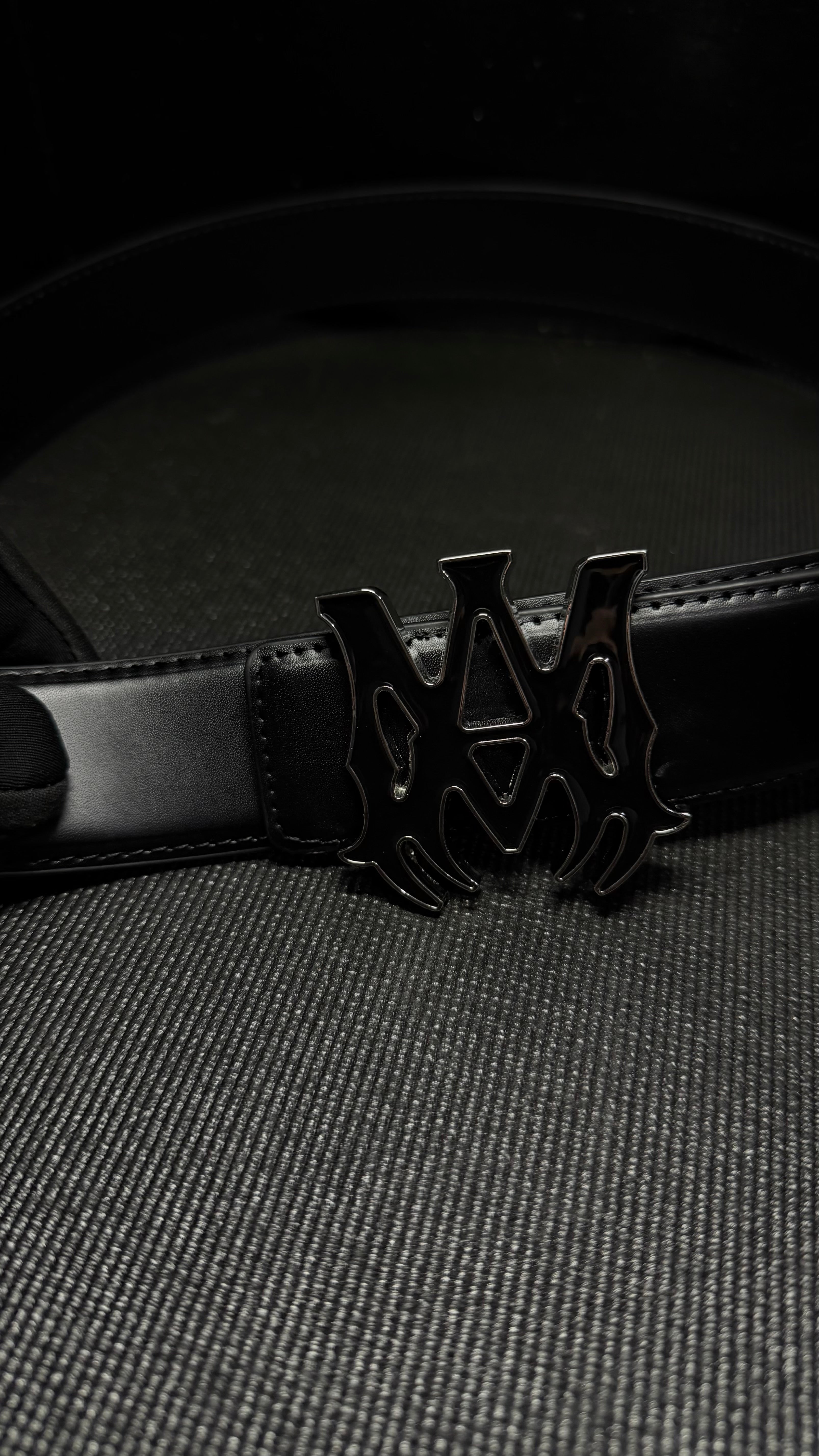 AMIRI cincho logo plateado