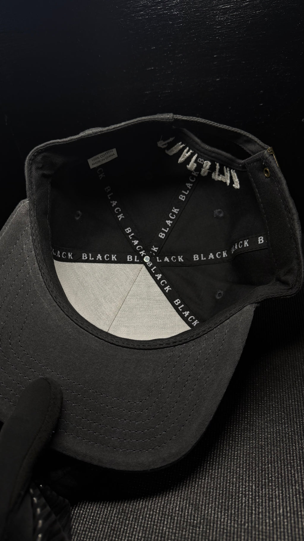 TRAPSTAR gorra negra