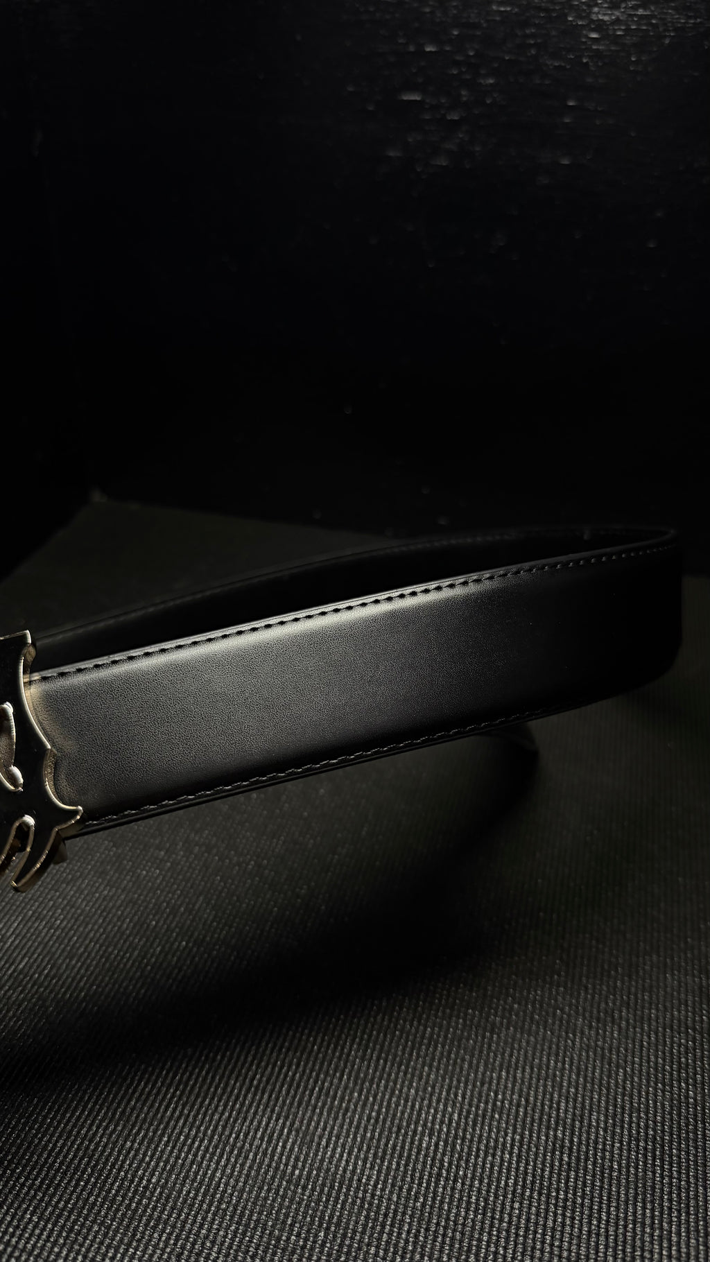 AMIRI cincho Logo DORADO