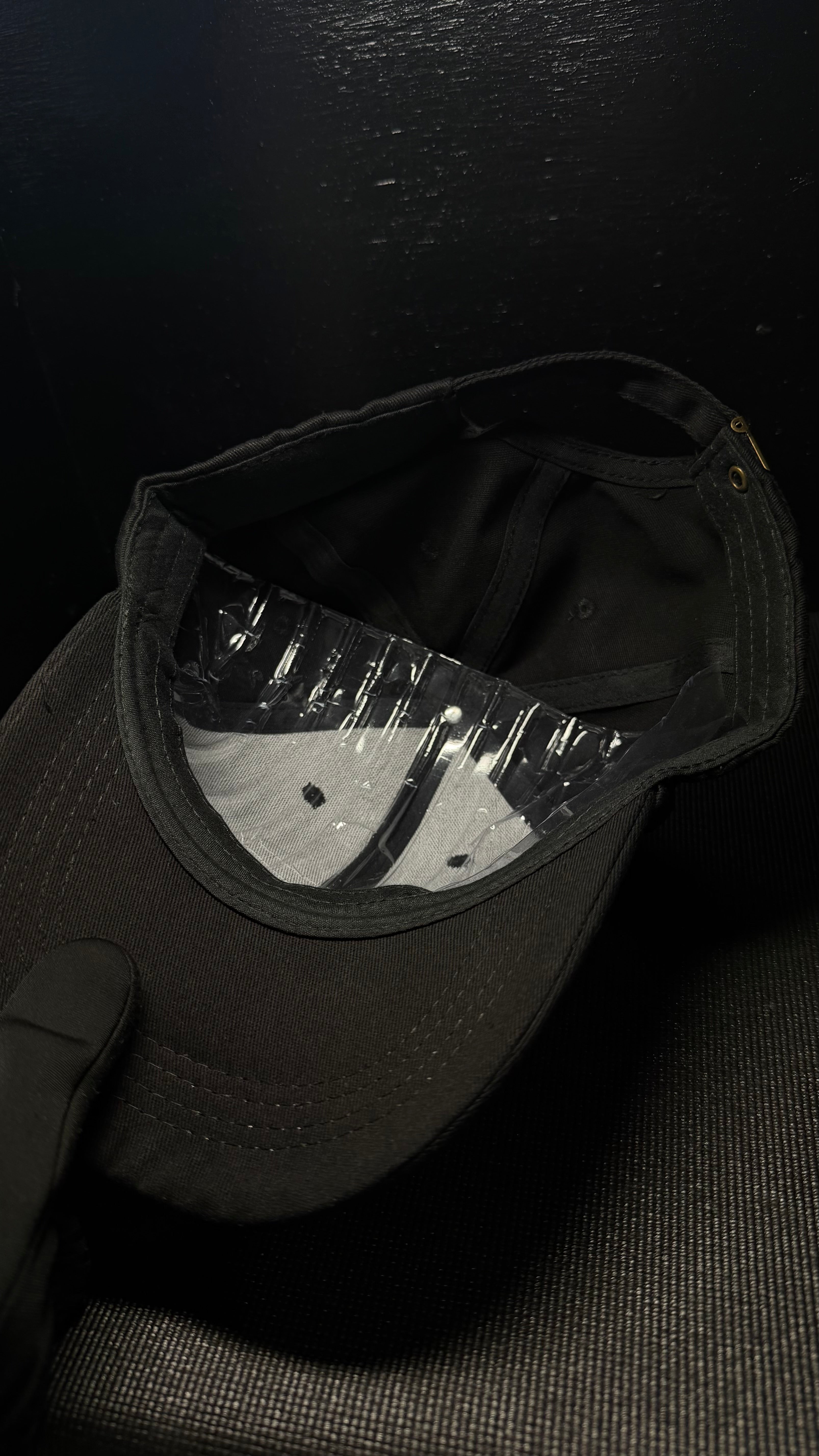 ESSENTIALS gorra negra