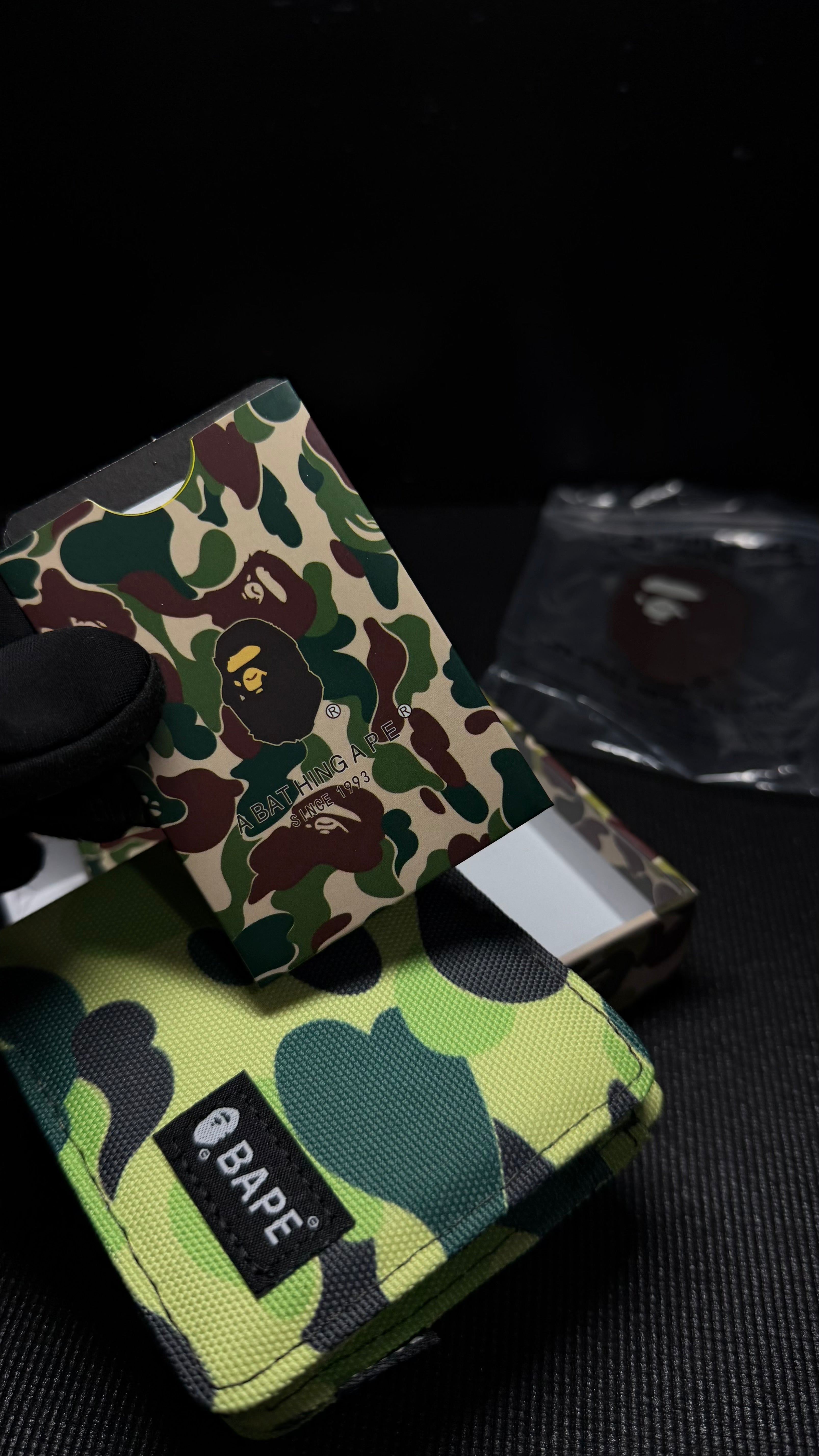 BAPE billetera verde