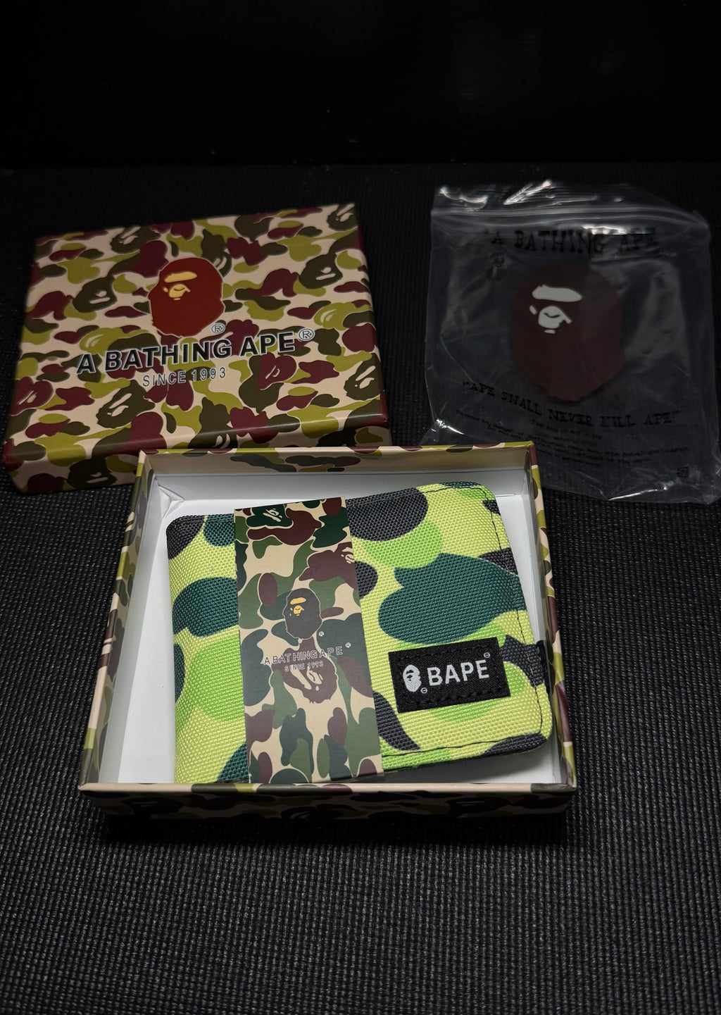 BAPE billetera verde