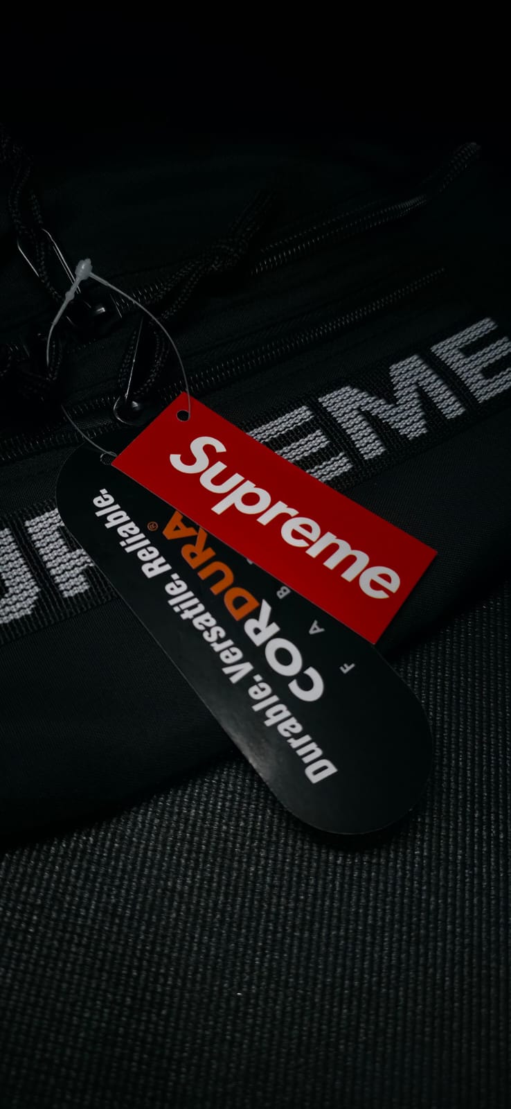 SUPREME bolso negro
