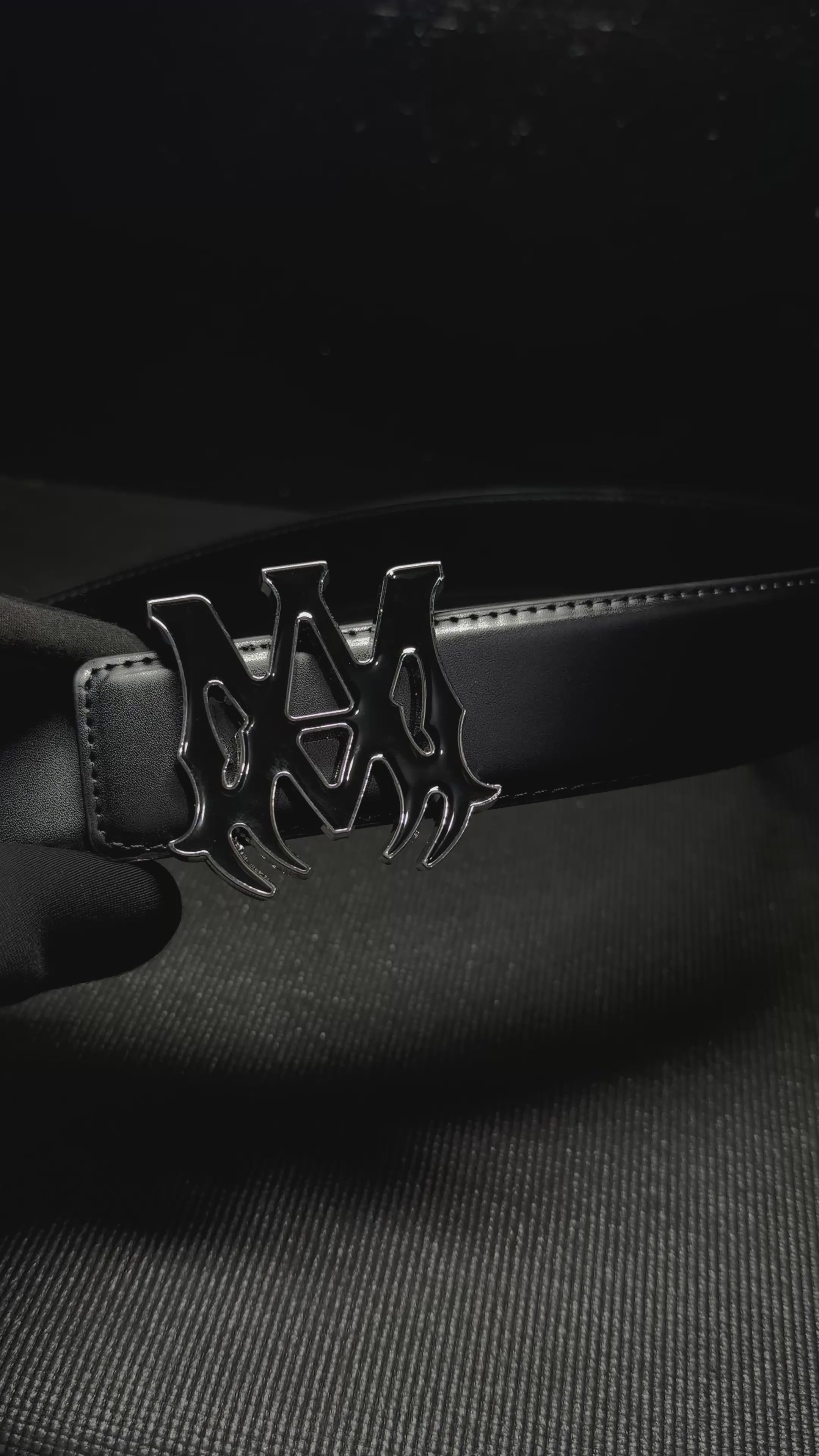 AMIRI cincho logo plateado