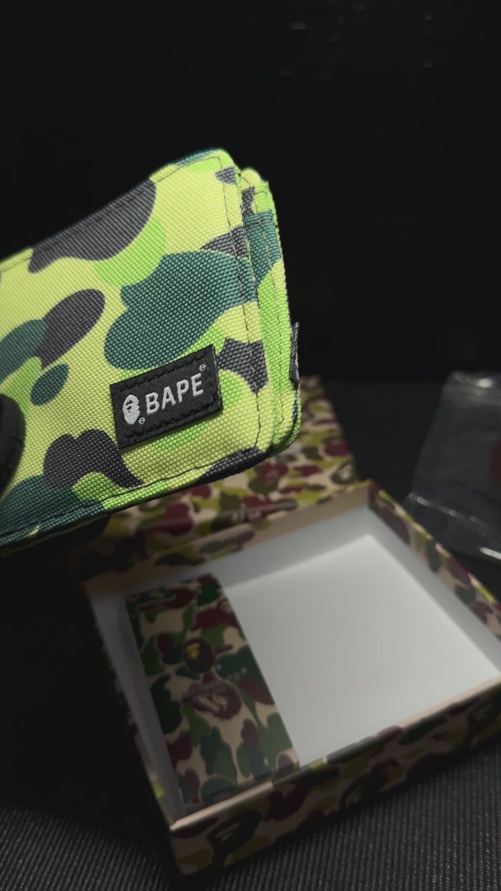 BAPE billetera verde