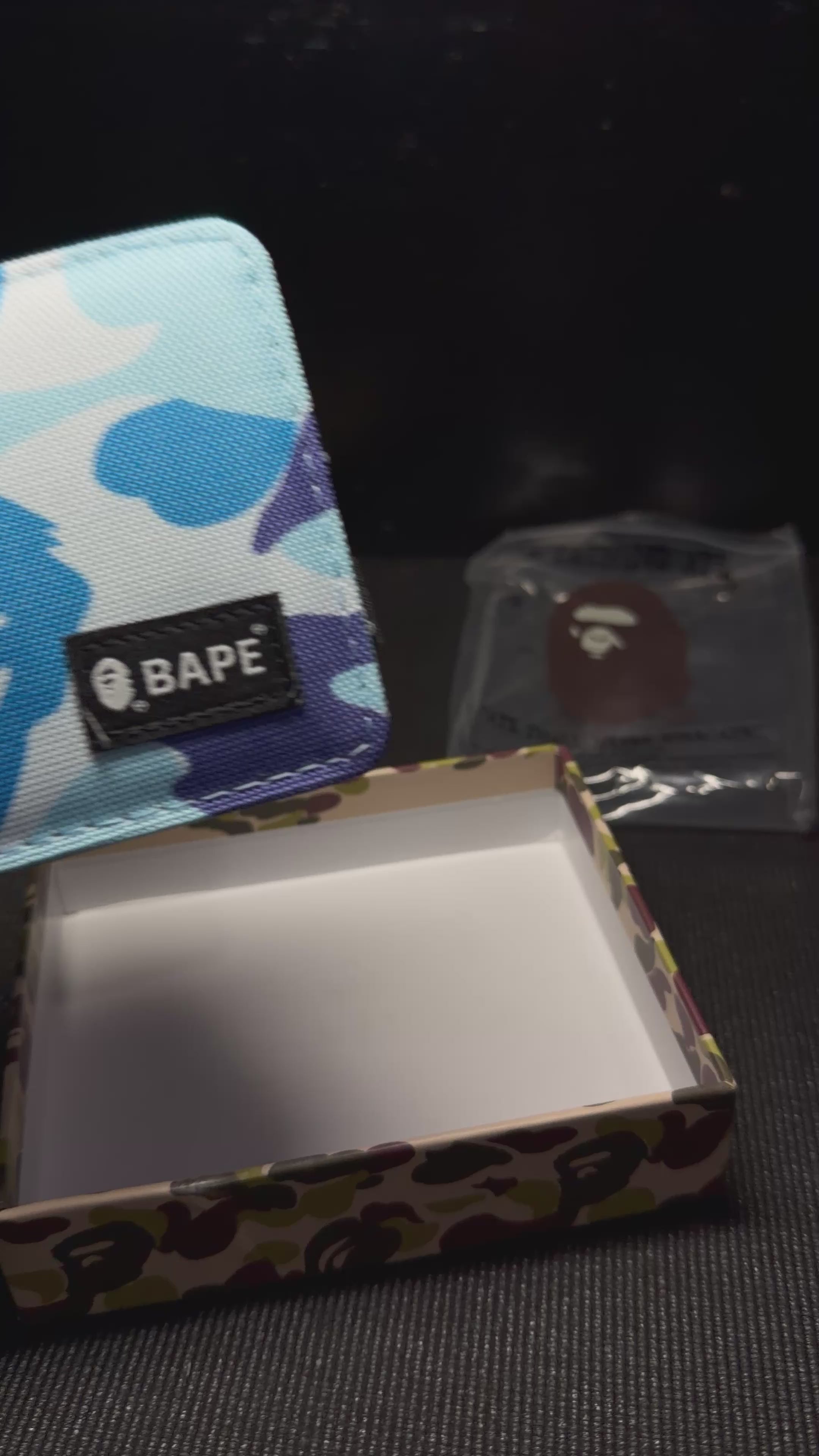 BAPE billetera azul